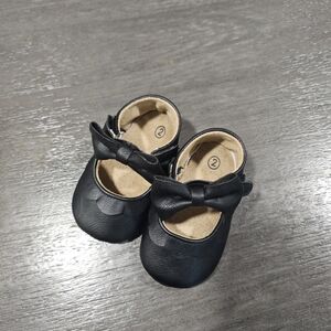 5/$15 Baby Shoes, Black, Size 2.
